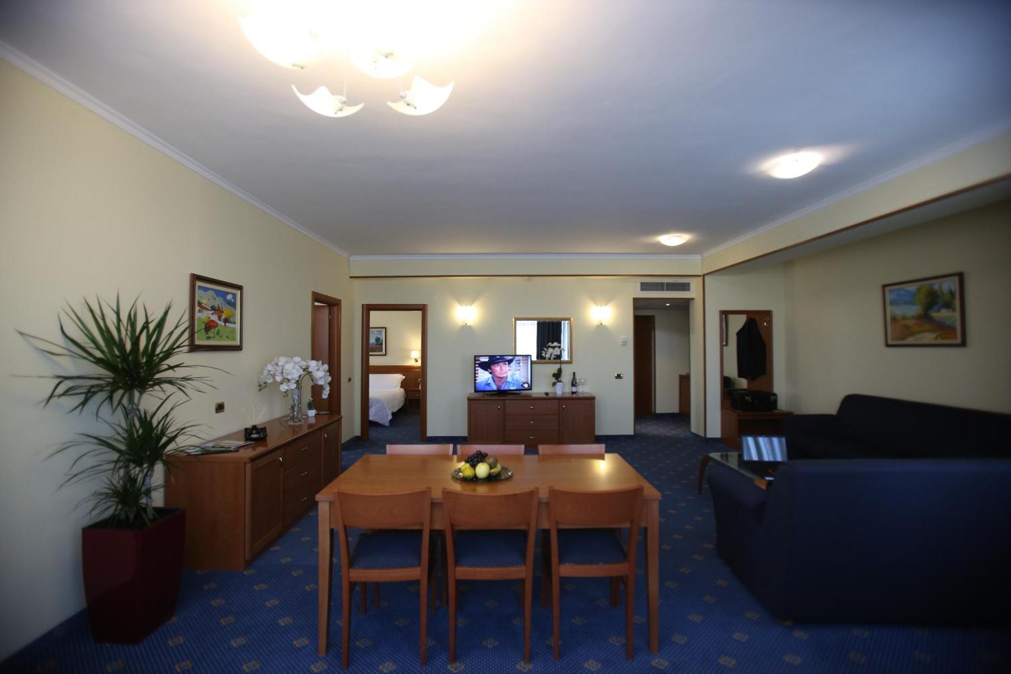 Hotel Continental Vorë Habitación foto